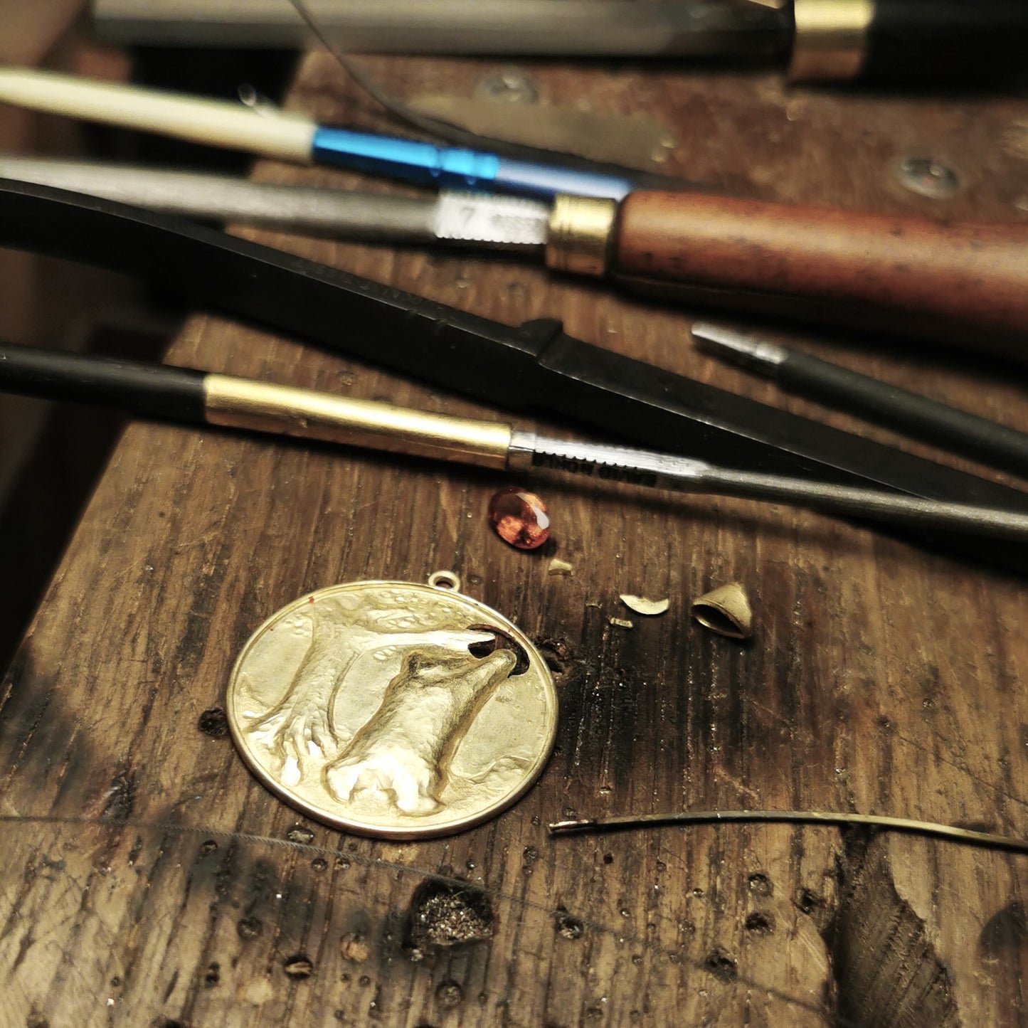 Ours et ruche sauvage (Commande personnalisée)