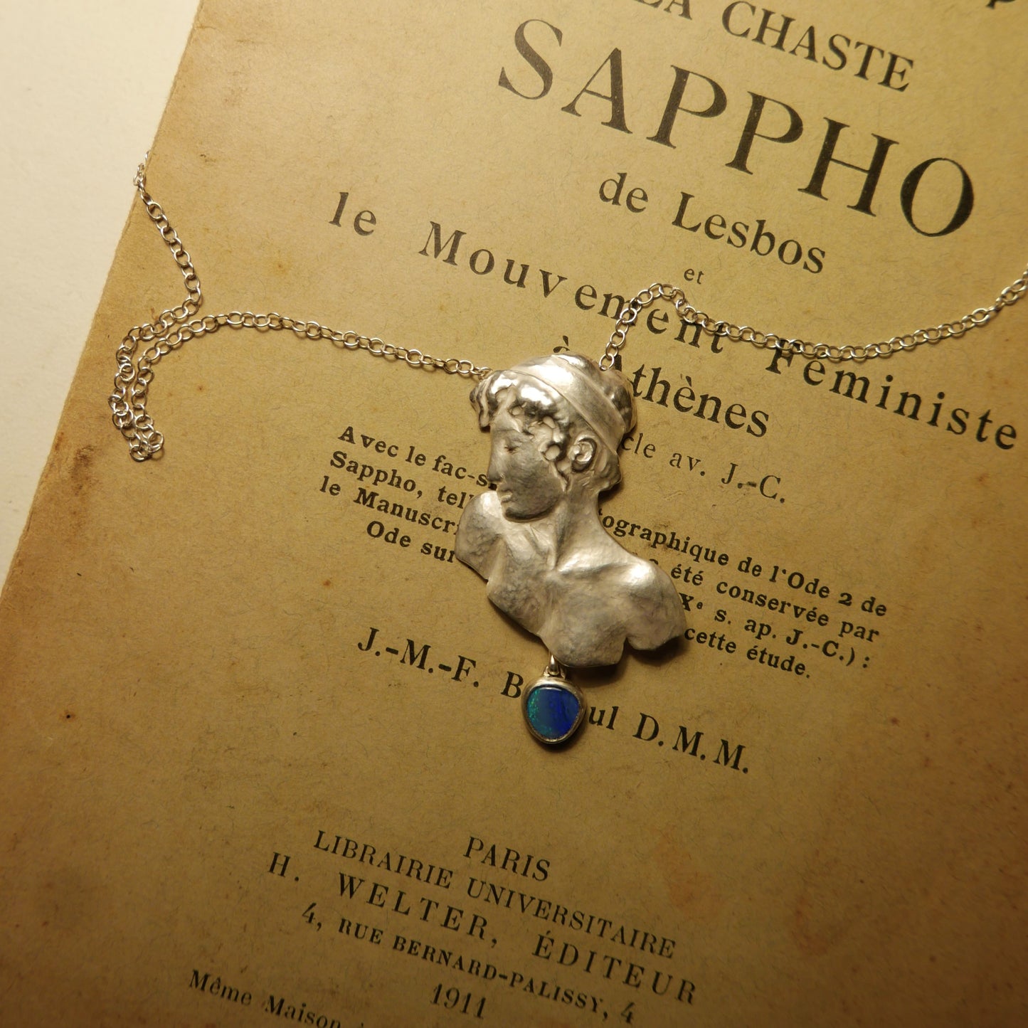 Sappho de Lesbos - pendentif (d'après Villanis)