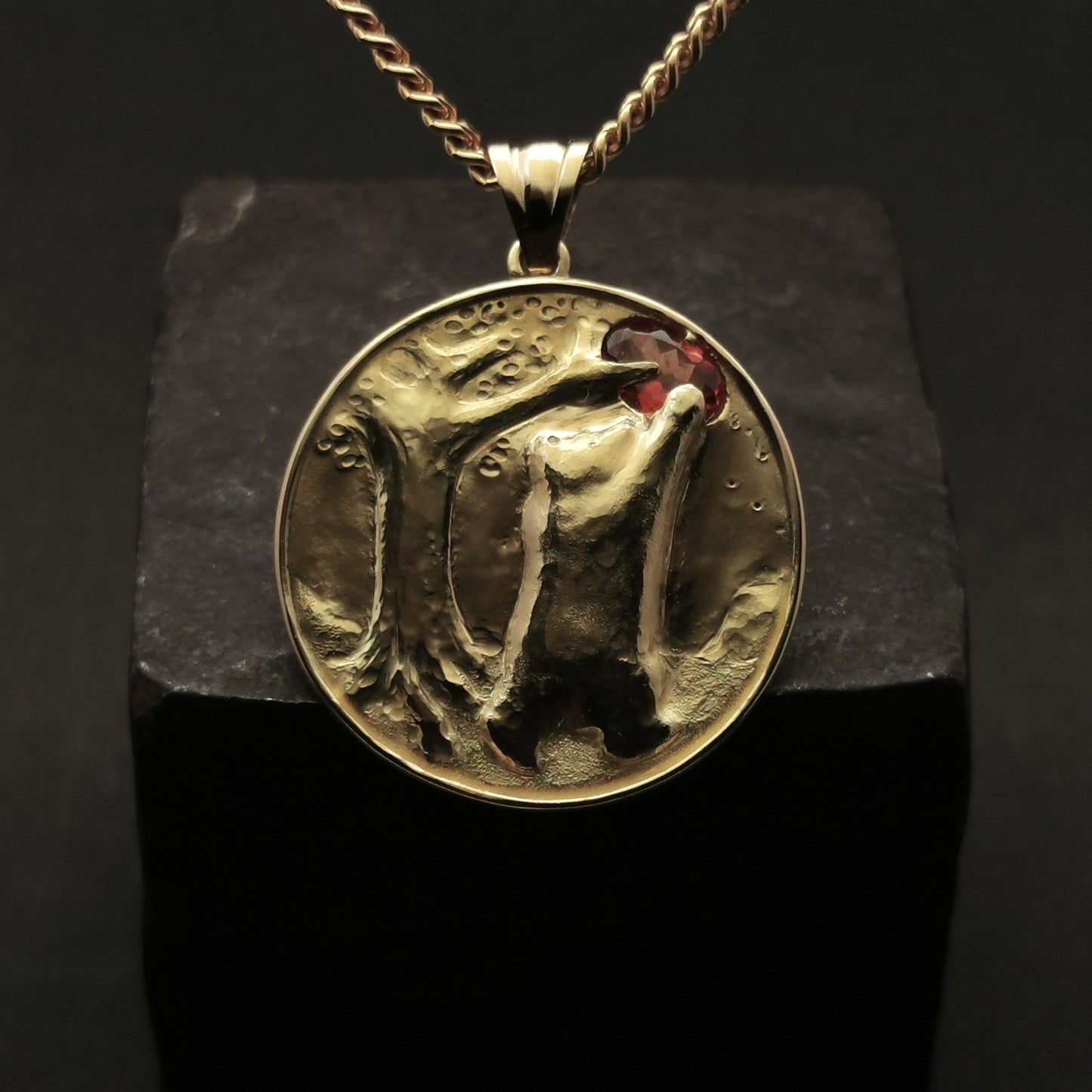 Ours et ruche sauvage (Commande personnalisée)